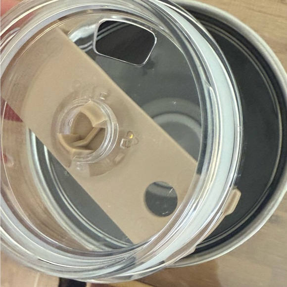 RARE Adventure Quencher Travel
Tumbler | 40 OZ
Driftwood - Picture 7 of 8